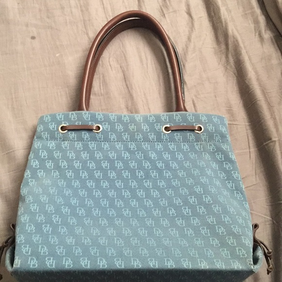 Large Dooney and Bourke shoulder bag. - Picture 2 of 3
